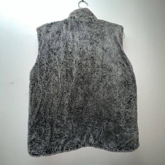 Quilted Black Vest with Faux Fur Lining Medium Pockets (Possibly Reversible) - Picture 6 of 9